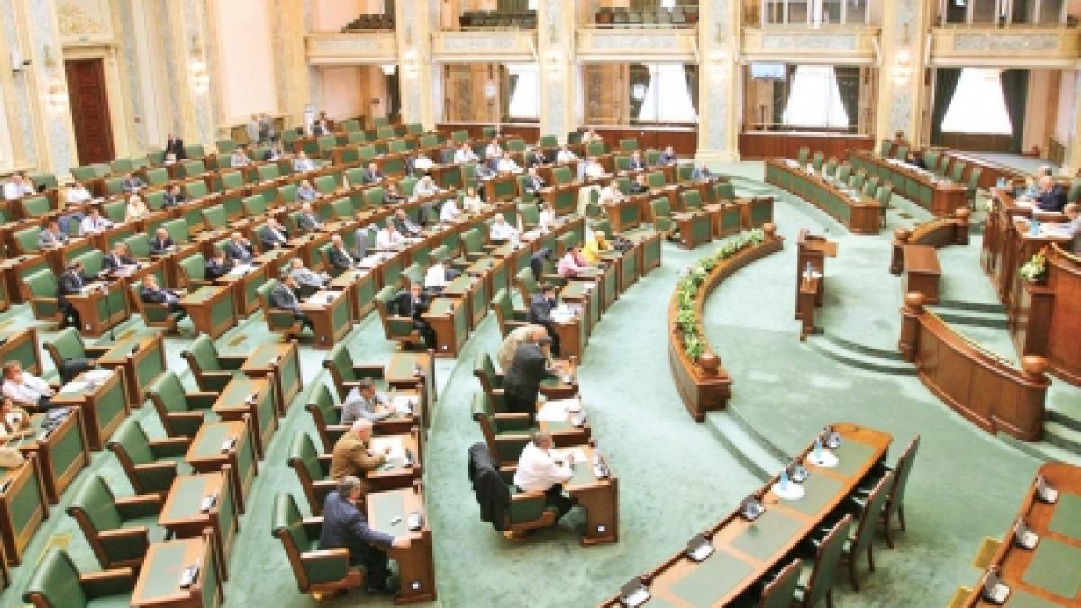 Cererea de suspendare va fi votată vineri. Băsescu a fost invitat mâine în Parlament