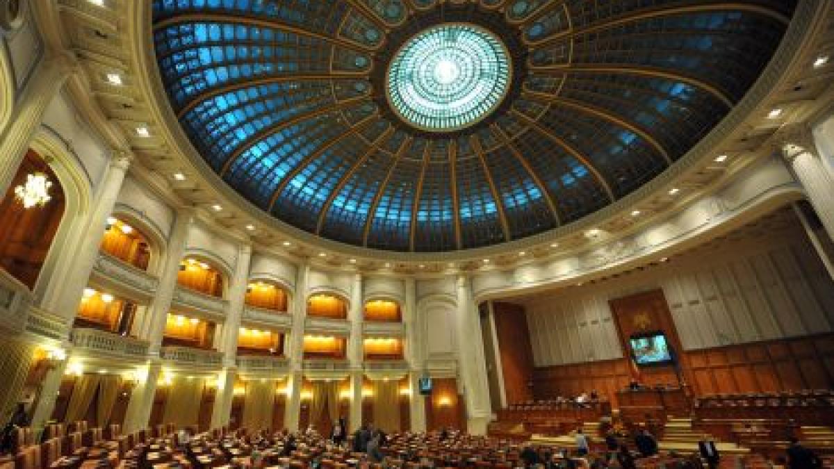 CCR discută suspendarea președintelui vineri, la ora 9.00. Băsescu a susţinut un discurs în Parlament