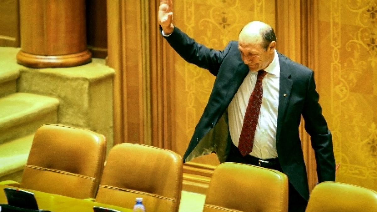 Băsescu a fost suspendat cu 256 de voturi „pentru“. Cum se va înfăptui demiterea preşedintelui