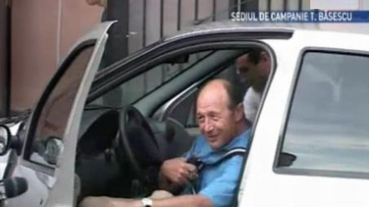 Băsescu - de o amabilitate excesivă. Vezi ce a făcut acesta la sediul de campanie