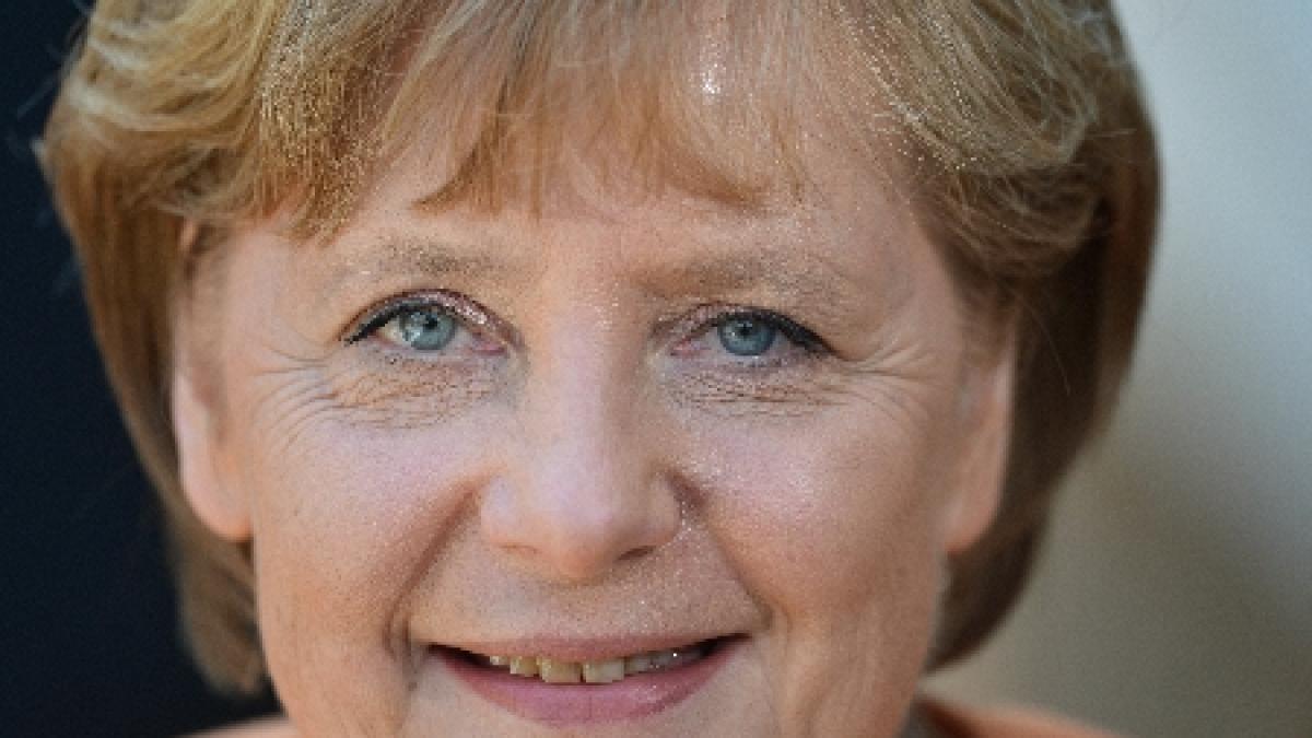 Cea mai PENIBILĂ apariţie a Angelei Merkel. Cum a fost aceasta asemănată cu Hitler? 