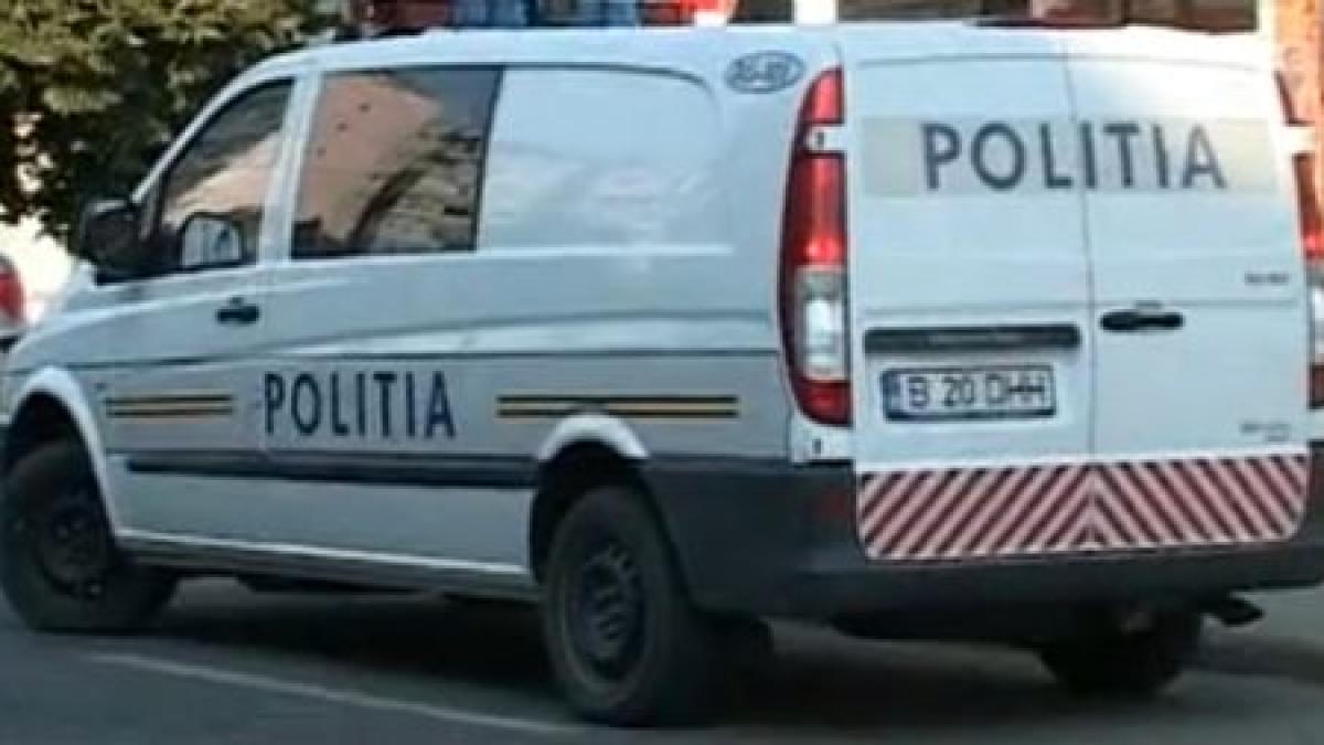 Un pedofil a îngrozit părinţii din Piteşti. Cel puţin şase fete au fost agresate