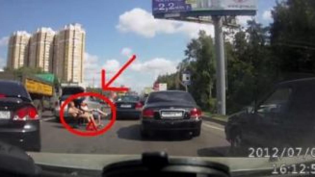 Imaginea din trafic care i-a făcut pe ruşi de ruşine. Ce au văzut şoferii şi nu le-a venit să creadă ochilor