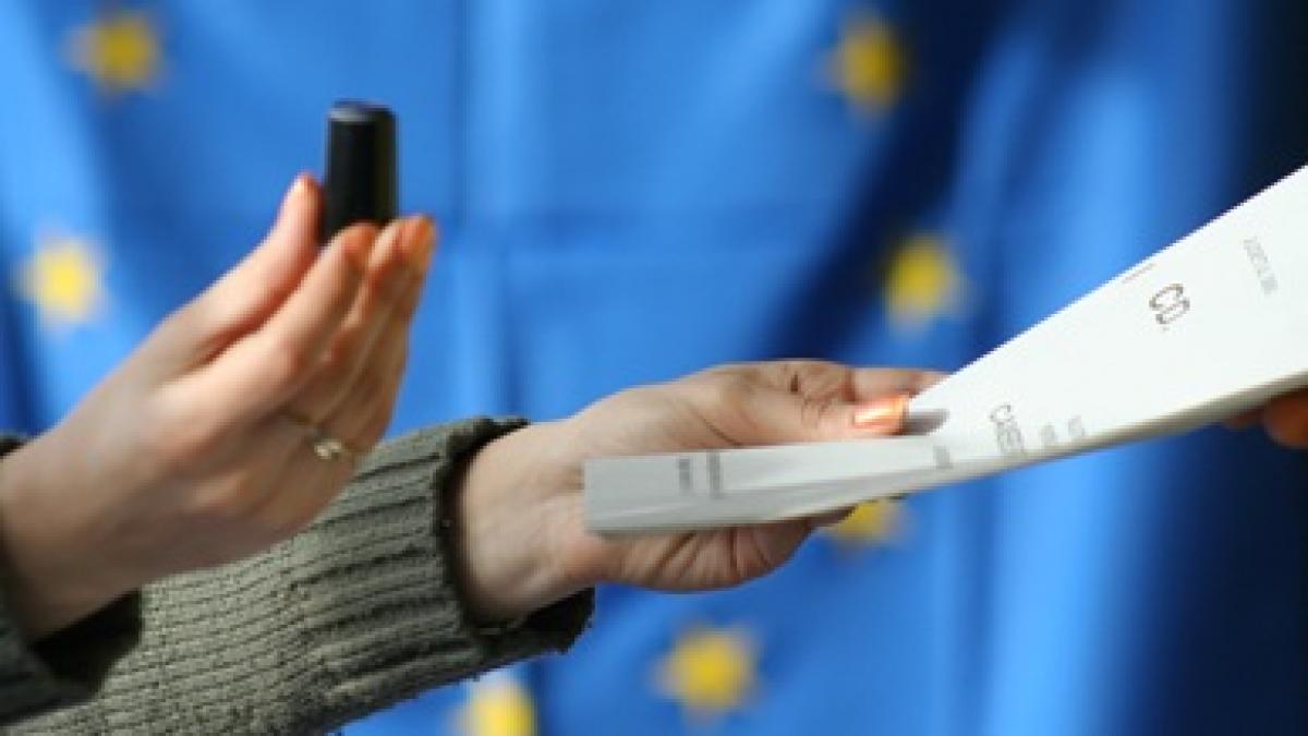 Documentul care demonstrează că la organizarea referendumului NU se impune un prag minim de prezenţă la vot. Actul, adoptat la Comisia de la Veneţia 