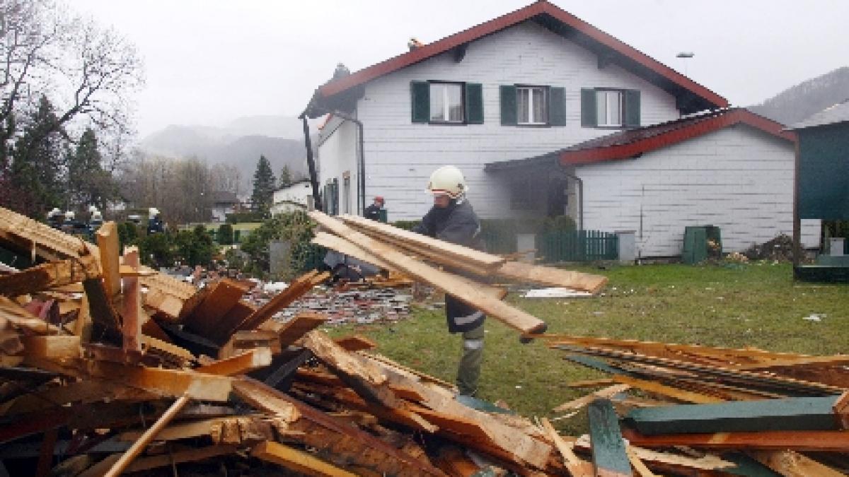 Polonia. Furtunile violente de sâmbătă noapte au provocat moartea unei persoane şi rănirea altor zece