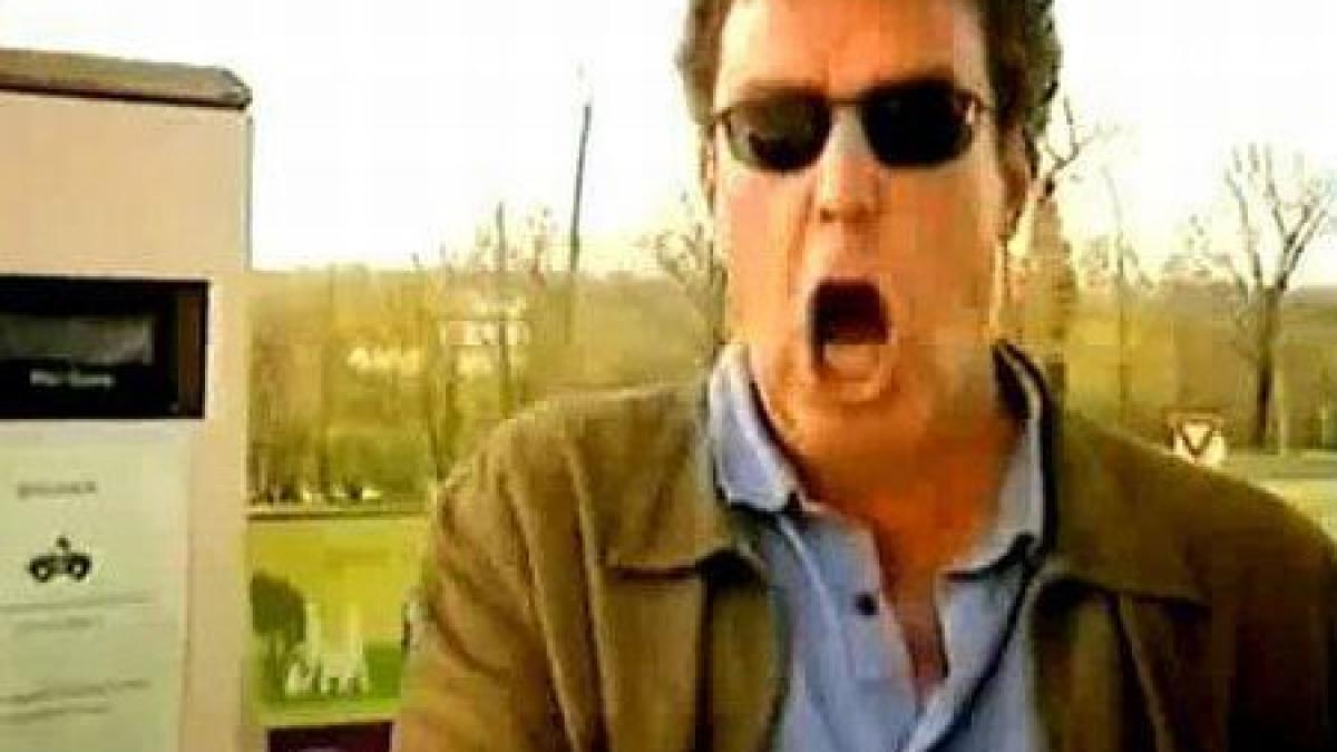 Poate să treacă lejer de la maşină la avion. Vezi cât câştigă Jeremy Clarkson, realizatorul emisiunii Top Gear