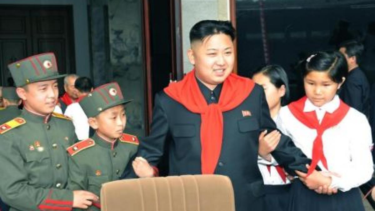 Kim Jong-un îşi consolidează puterea asupra armatei. Liderul Coreei de Nord a primit titlul de mareşal