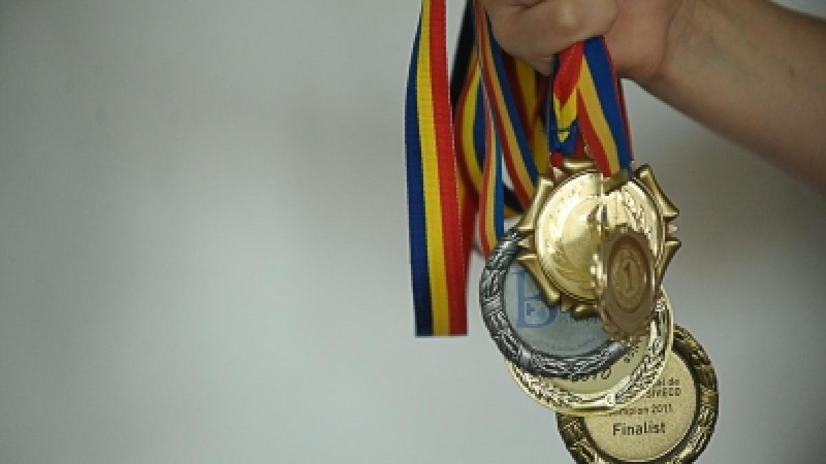 Elevi români, medaliaţi la Olimpiada Internaţională Pluridisciplinară Tuymaada. Cine sunt ei