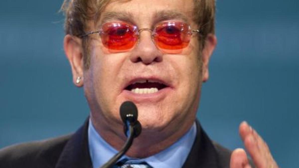 Ce dezvăluiri şocante a făcut Elton John la o conferinţă despre SIDA. &quot;Ar trebui să fiu mort&quot;