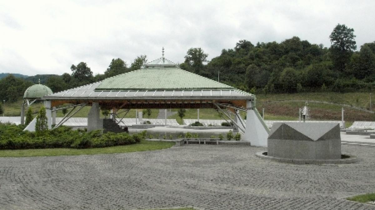 Groapă comună descoprită în Bosnia, lângă memorialul de la Srebreniţa