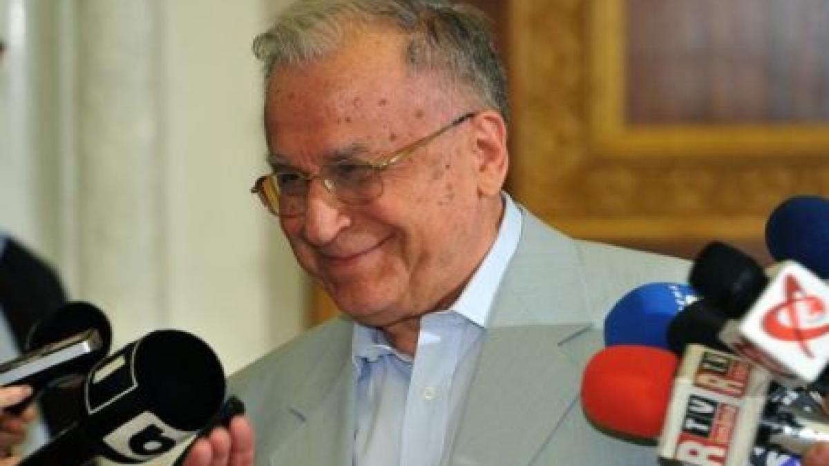 Ion Iliescu a votat pentru &quot;limpezirea lucrurilor din ţară&quot;. Fostul şef al statului s-a întâlnit la urne cu Dana Năstase