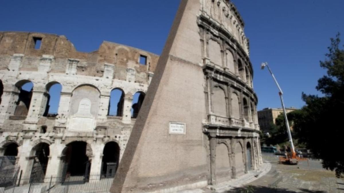 Colosseumul din Roma, în pericol. Celebrul monument s-a înclinat cu 40 de centimetri