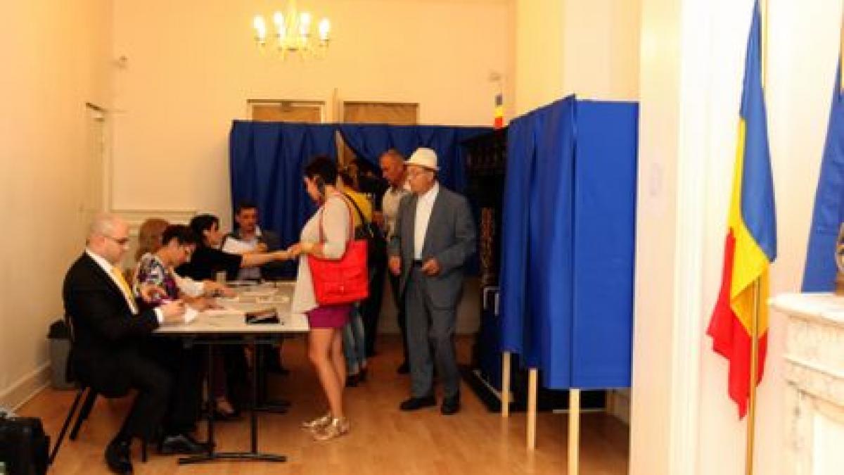 Mai puţin de 75.000 de români din străinătate au votat la referendumul de duminică