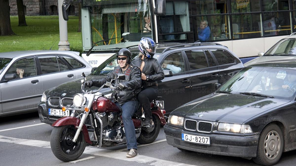 Nimeni nu se aştepta la asta. Gestul motocicliştilor care a înfierbântat şoferii din trafic