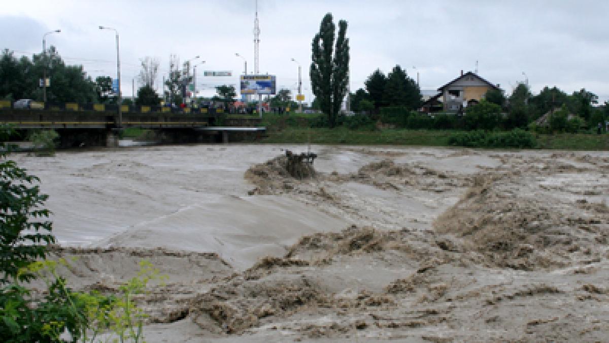 România extremelor. După seceta devastatoare, inundaţiile au căzut ca un blestem peste locuitorii din Caraş Severin