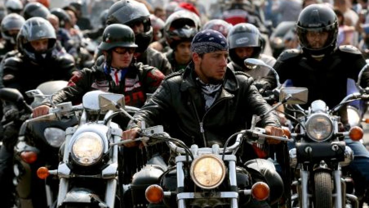 Distracţie cu peste 300 de motociclişti, la Buzău. S-a cântat rock şi s-au organizat concursuri de forţă