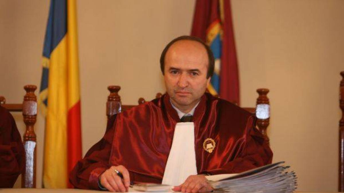 Uite erata, nu e erata. Judecătorul Toader cere convocarea de urgenţă a plenului Curţii Constituţionale