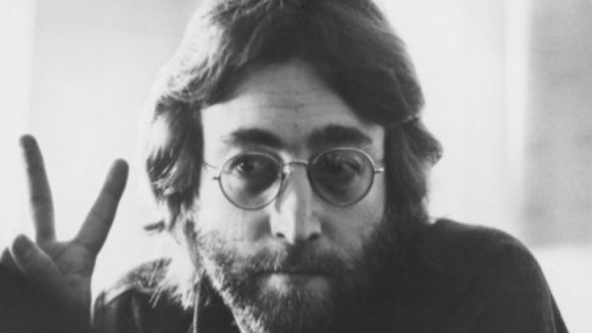 Vila lui John Lennon, scoasă la vânzare. Află cât te costă să locuieşti în casa unei legende 