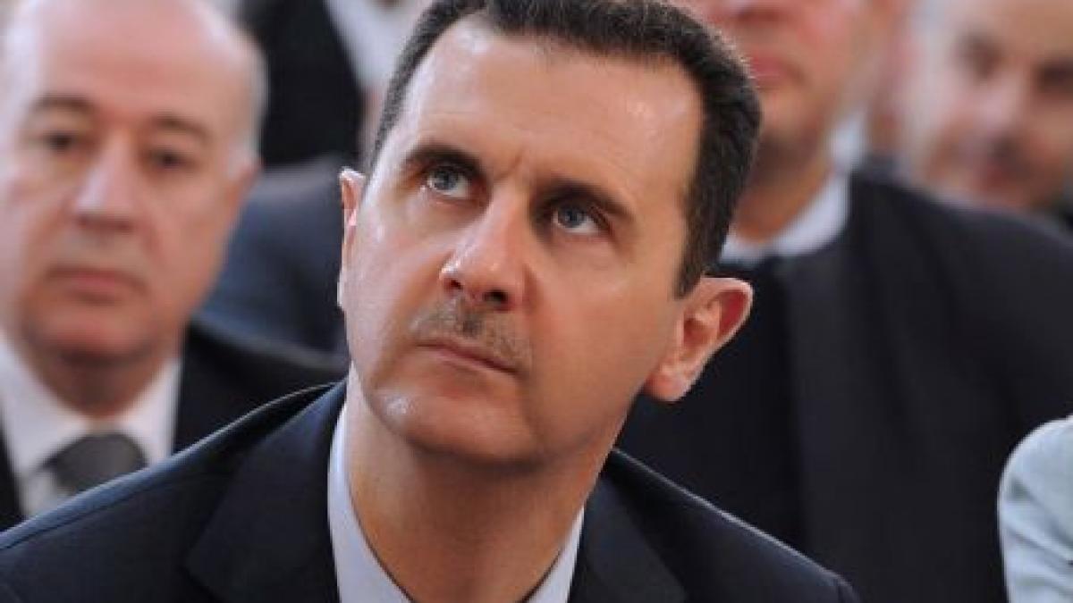 Bashar al-Assad, într-o moschee din Damasc. Preşedintele sirian a apărut după multă vreme în public