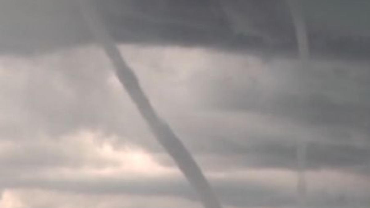 Tornadă de apă deasupra lacului Michigan, în SUA