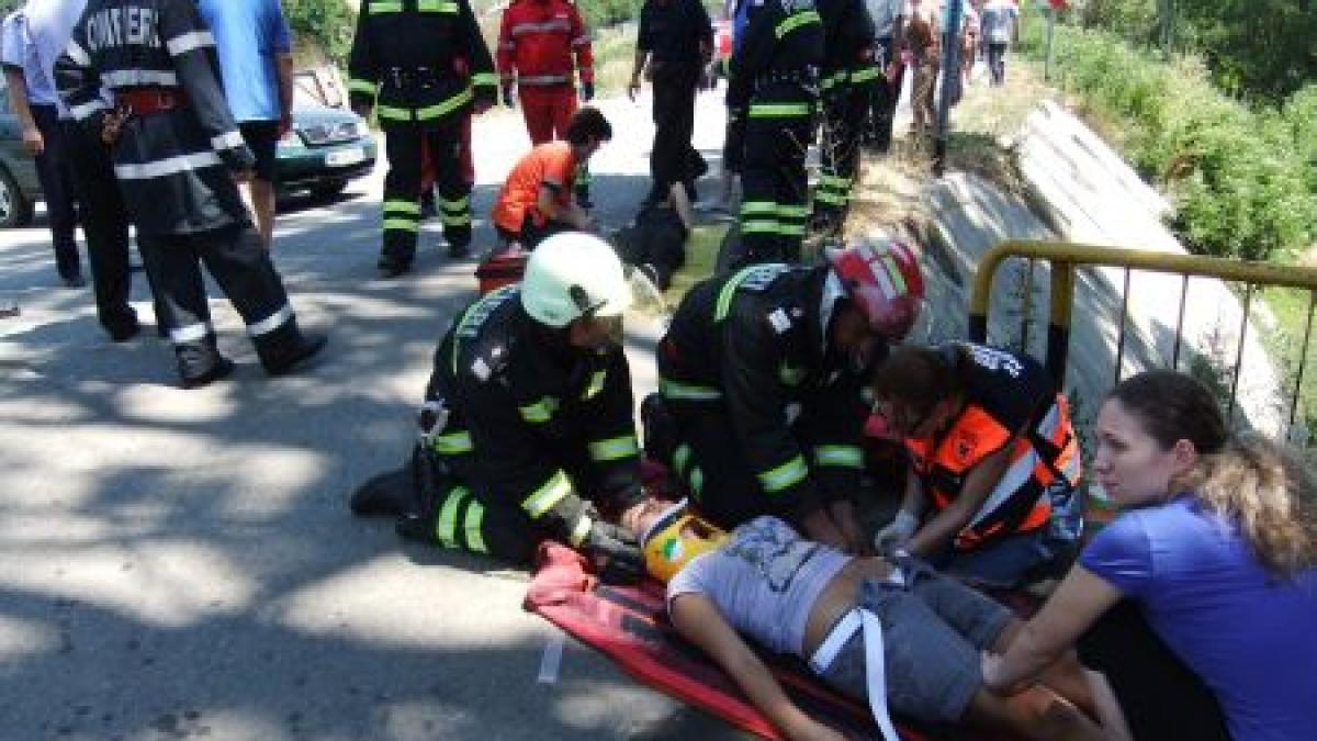 Un copil şi-a pierdut viaţa, iar alte trei persoane au fost rănite în urma unui accident rutier