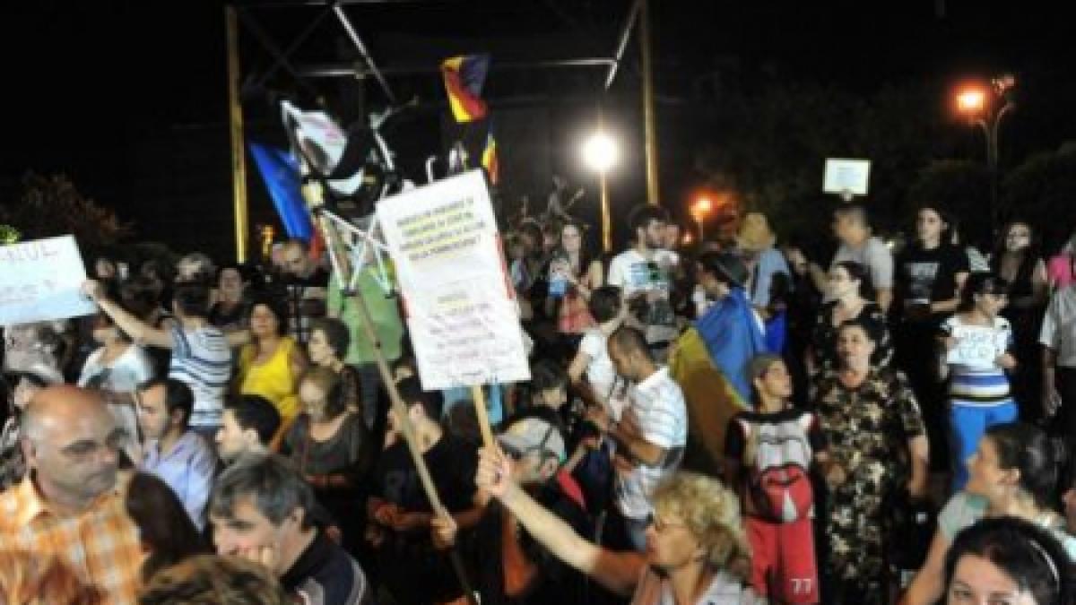 Protestul din Piaţa Universităţii s-a încheiat joi seara fără incidente majore