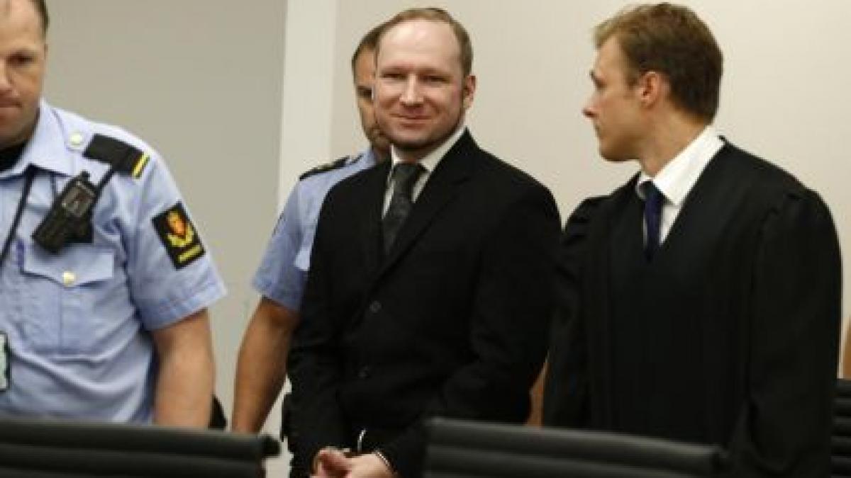 A primit verdictul cu zâmbetul pe buze. Anders Breivik, monstrul din Norvegia, a fost condamnat la 21 de ani de închisoare