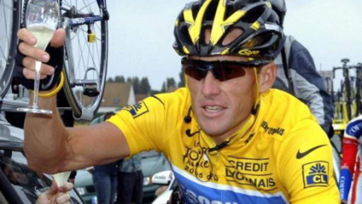 Lance Armstrong renunţă la lupta cu USADA şi va pierde cele şapte titluri din Turul Franţei