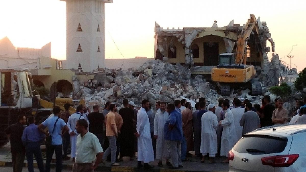 Tripoli. Islamiştii radicali au intrat cu buldozerul într-un mausoleu al unui sfânt musulman