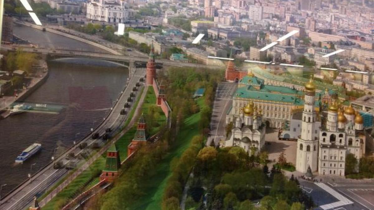 &quot;Descoperă Rusia!&quot; Turişti întâmpinaţi cu tancuri pe străzile din Moscova