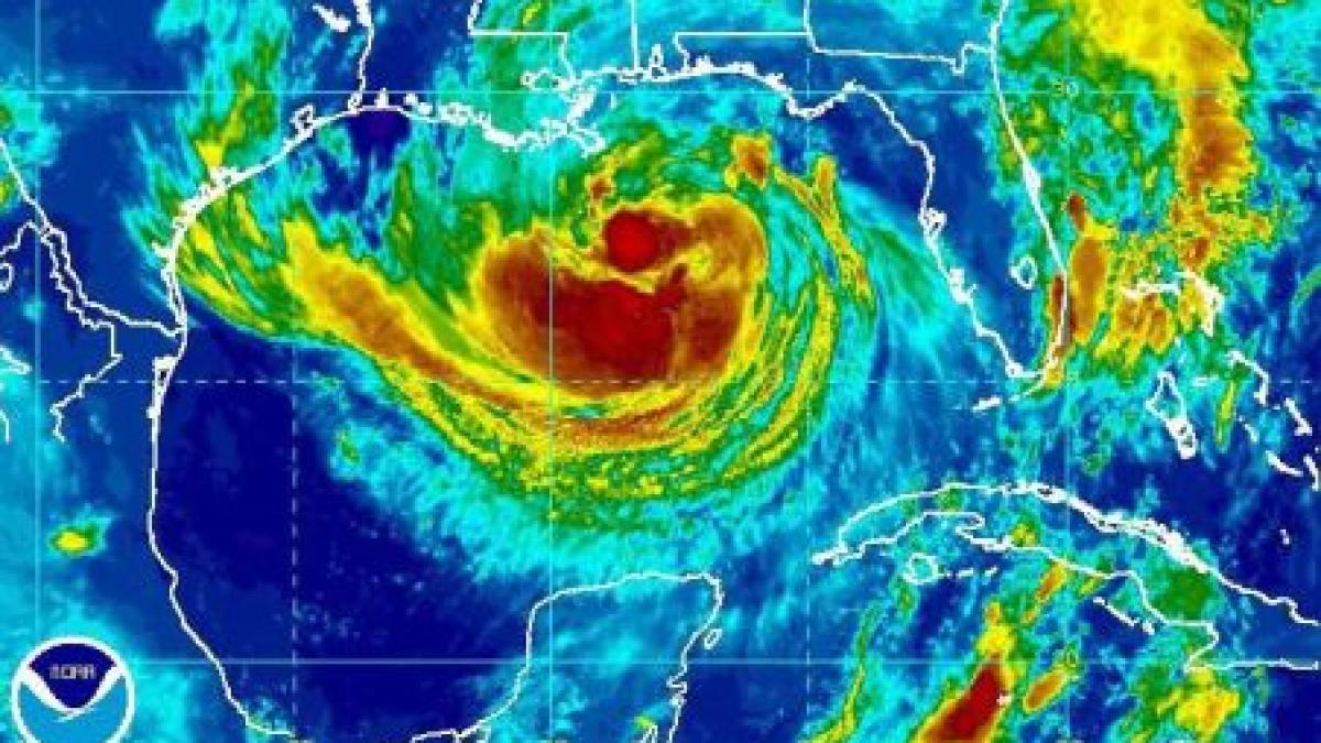 Un uragan de categoria I a lovit Mexicul. Vântul bate cu rafale de peste 120 km pe oră