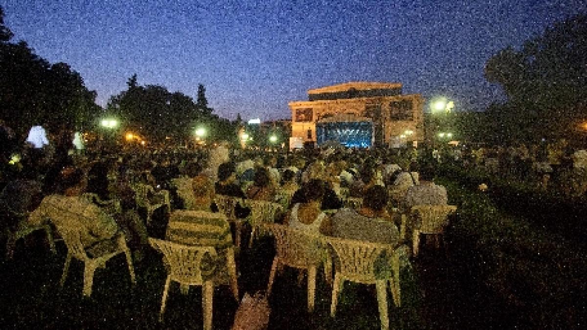 Cea de-a VI-a ediţie a Promenadei Operei a atras mii de iubitori ai artei lirice