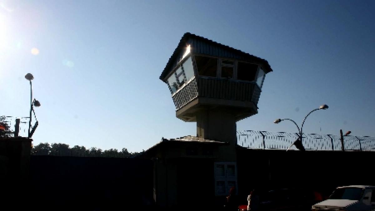 Bătaie între deţinuţi, la penitenciarul Colibaşi. 12 persoane au fost rănite