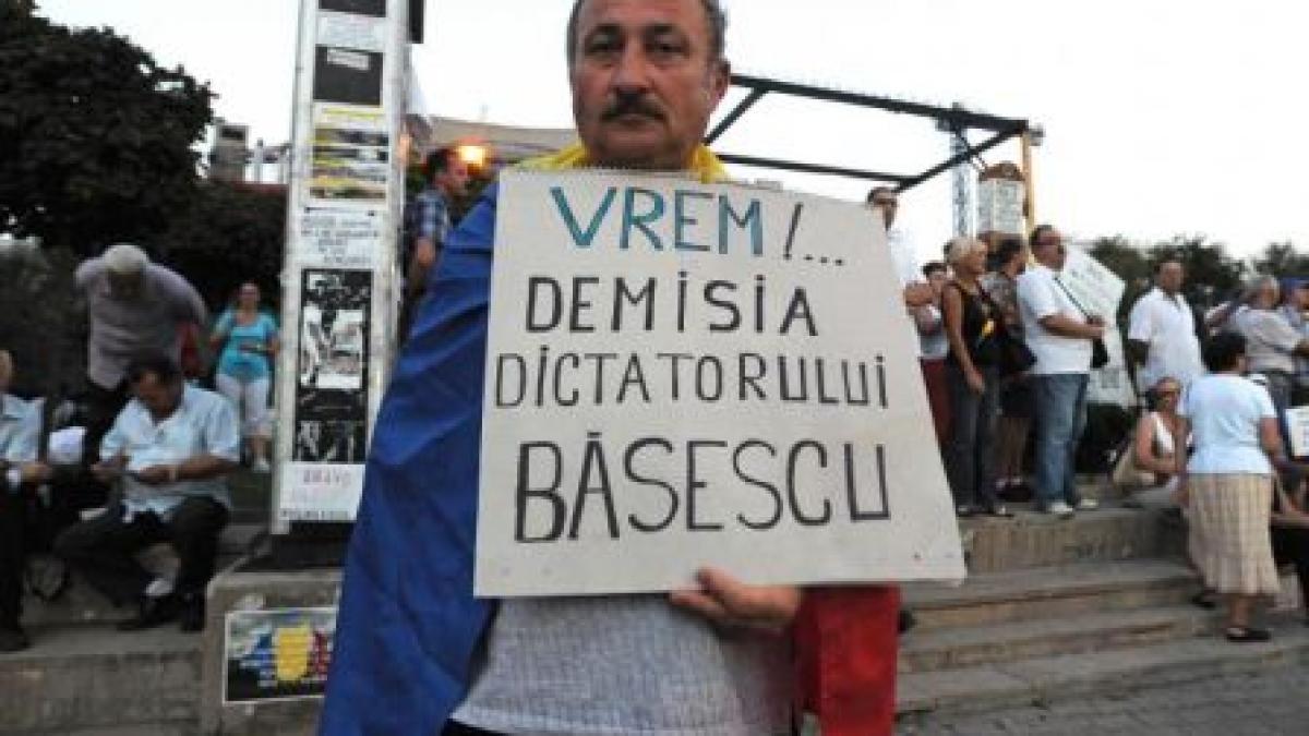 &quot;Băsescu Traian, trădător de neam&quot;. Vor protesta la Cotroceni până când vocea lor se va face auzită. Ce vedetă a participat la manifestaţie