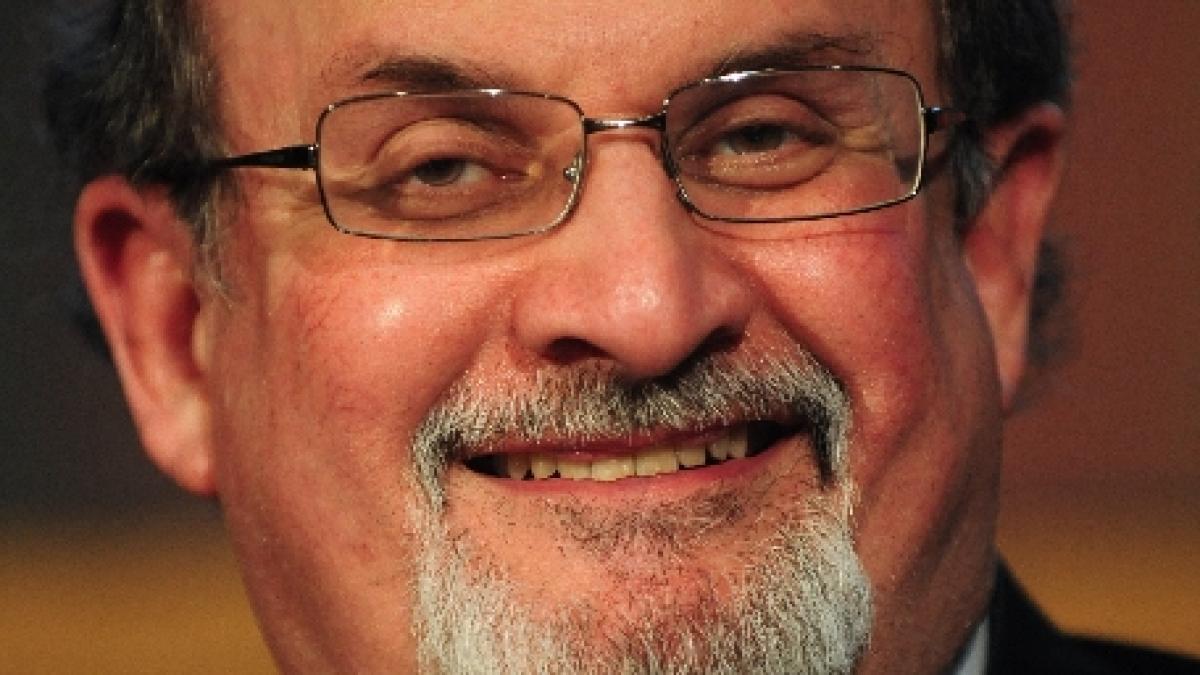 O fundaţie din Iran oferă 3,3 milioane de dolari pentru oricine îl omoară pe Salman Rushdie