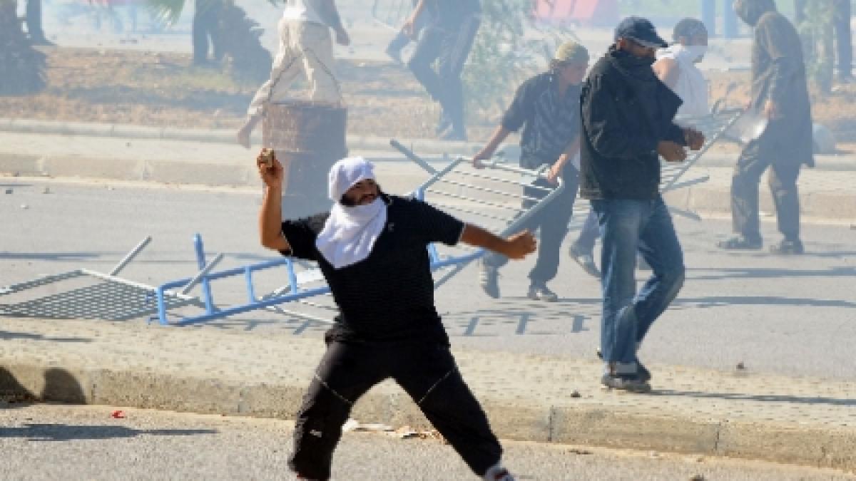 Aproximativ 100 de cetăţeni americani au fost evacuaţi din Tunisia pe fondul protestelor musulmanilor 