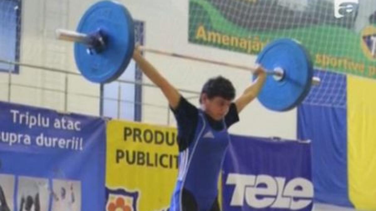 Fostă cerşetoare în Bistriţa, acum CAMPIOANĂ MONDIALĂ la haltere. Vezi povestea tinerei sportive