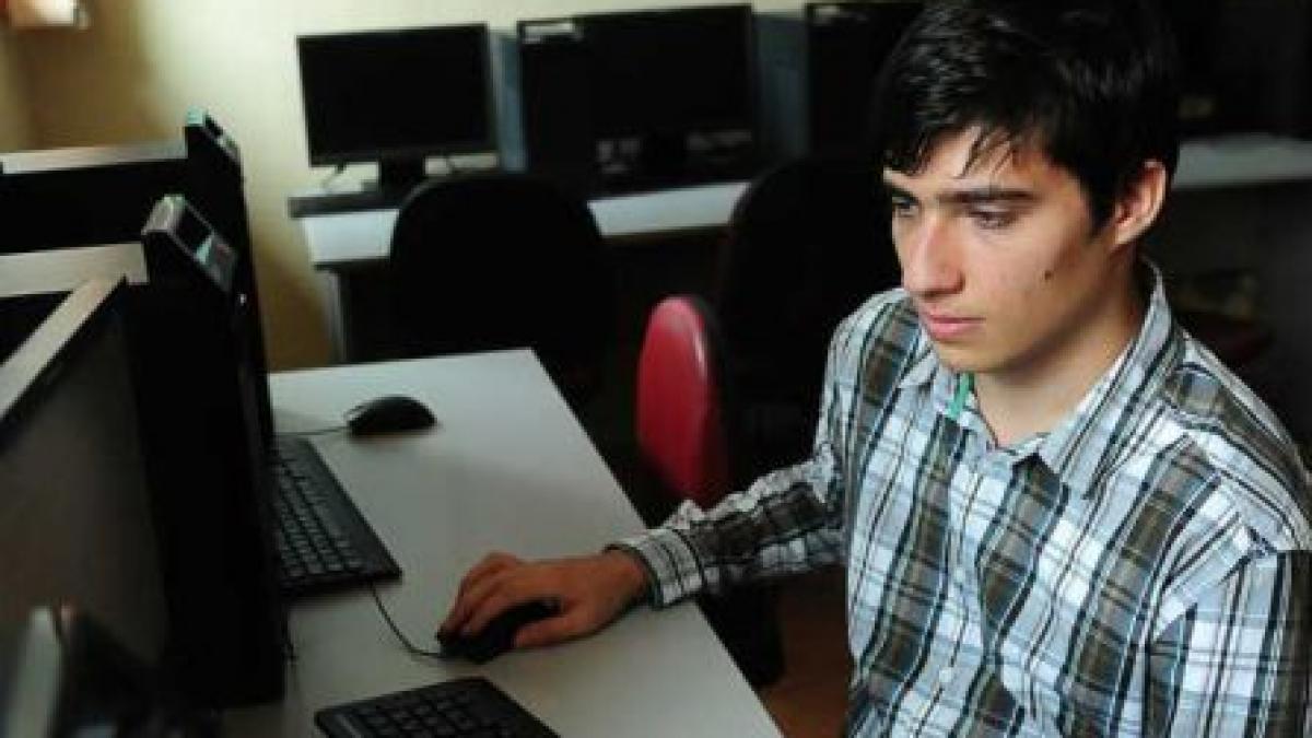 Românul de 18 ani care face cinste ţării noastre. Este un geniu al informaticii