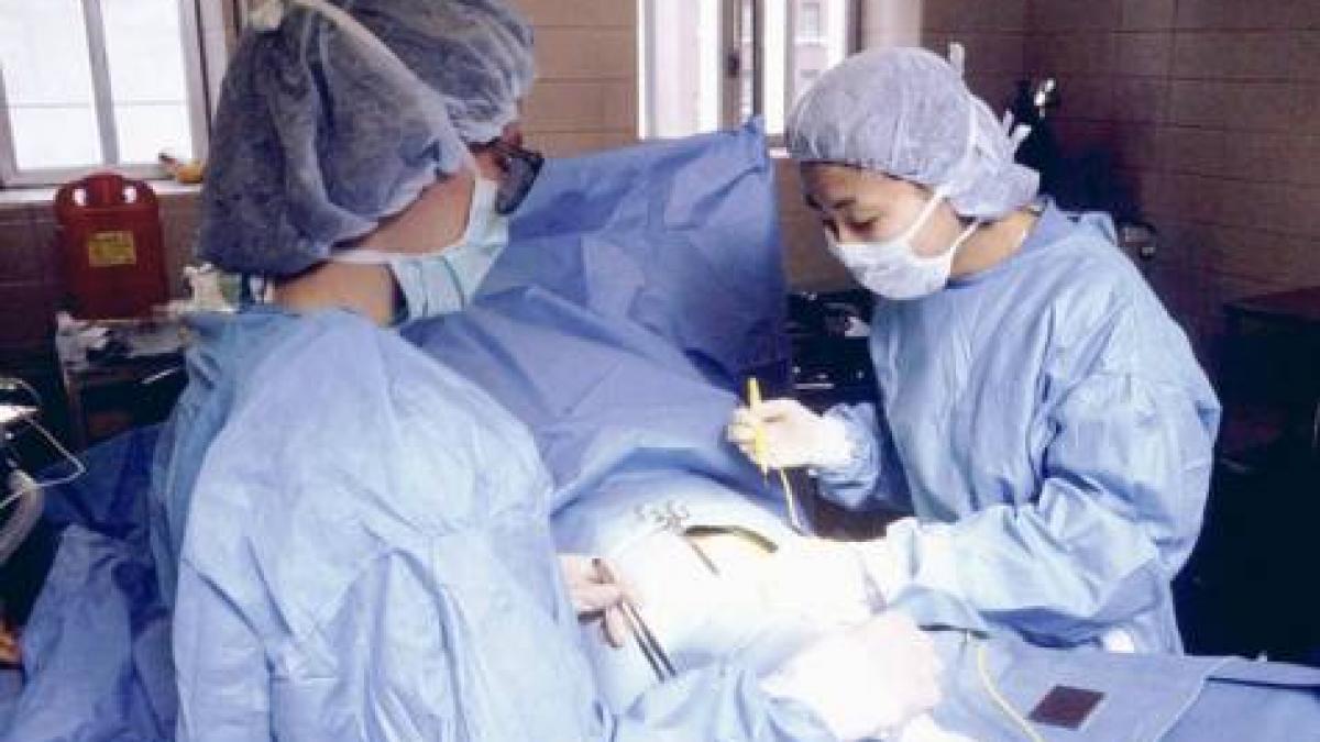 Scandal medical în India: Mai mulţi doctori, acuzaţi că au făcut false operaţii de îndepărtare a uterului pentru a lua bani de la guvern