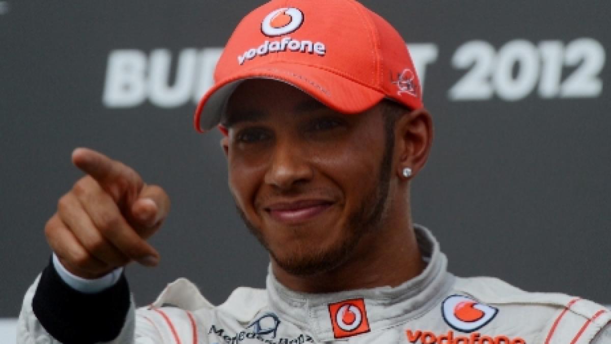 Lewis Hamilton, în pole position pentru a cincea în actualul sezon. Vezi grila de start a MP al statului Singapore