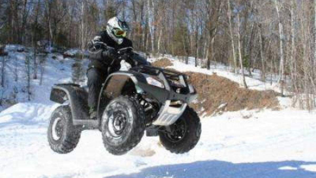 O turistă, rănită grav la cap şi la faţă după ce a căzut de pe un ATV