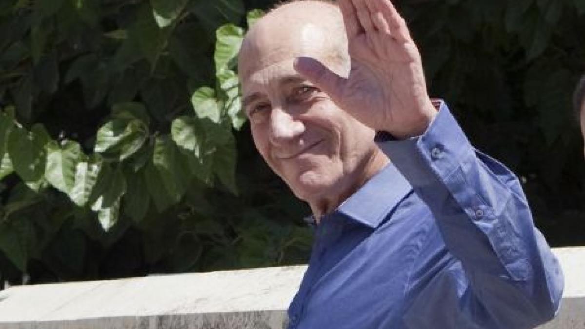 Fostul premier israelian Ehud Olmert, condamnat la un an de închisoare pentru corupţie