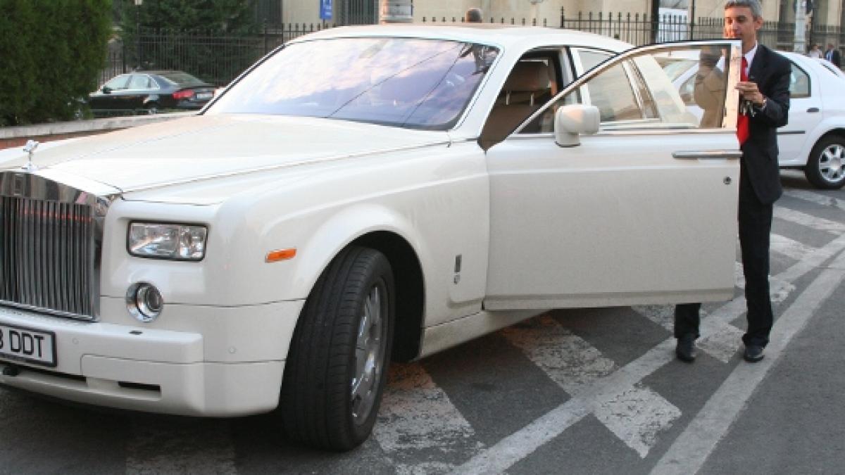 Se crede un &quot;Mesia călare pe un Rolls Royce&quot;. Cât de pătată este reputaţia lui Dan Diaconescu