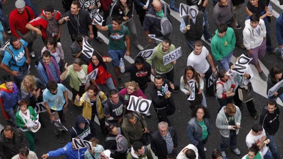 Proteste violente la Madrid. Zeci de oameni, răniţi în urma confruntărilor dintre manifestanţi şi poliţişti