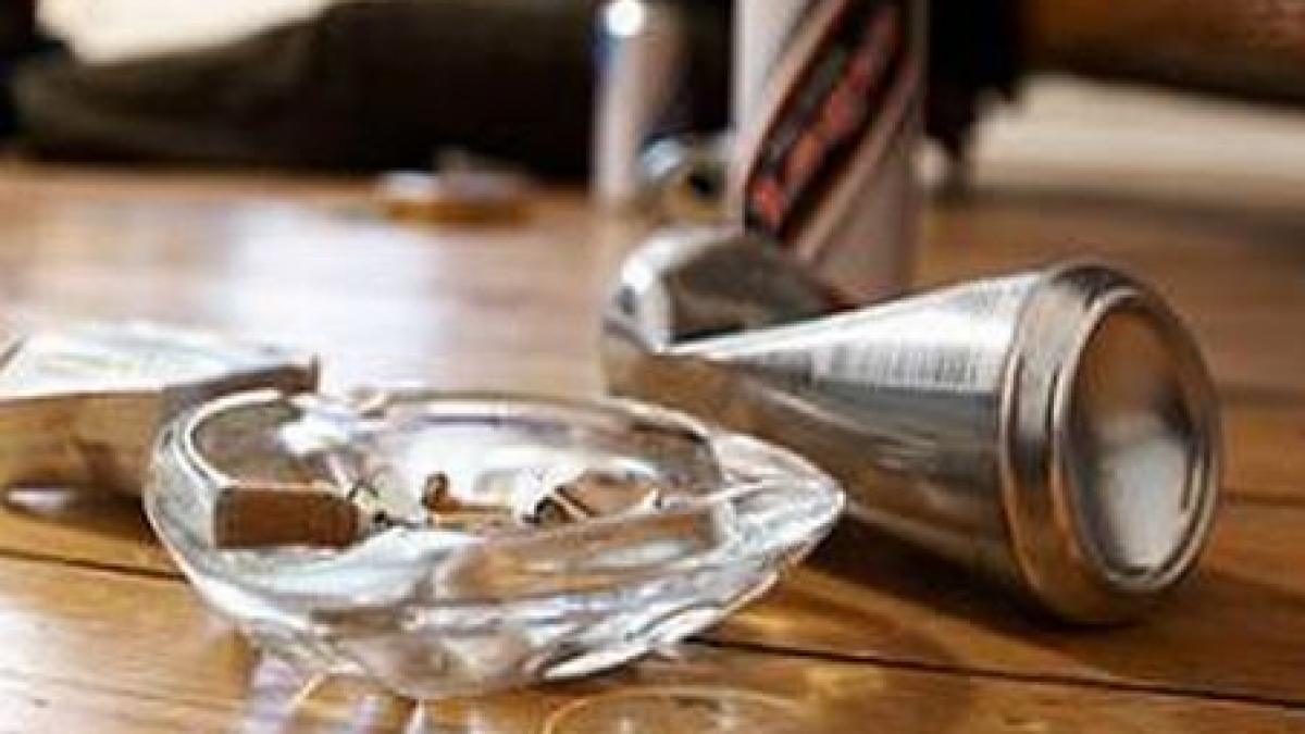 Elevii unei şcoli primare din Capitală iau prânzul, zi de zi, printre clienţii unei taverne din cartier