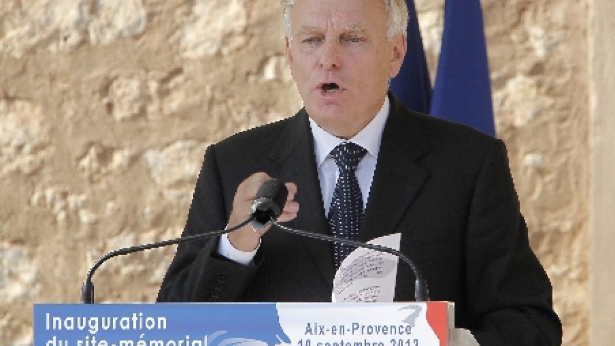 Premierul francez: Franţa s-ar putea confrunta cu &quot;rasism împotriva albilor&quot;