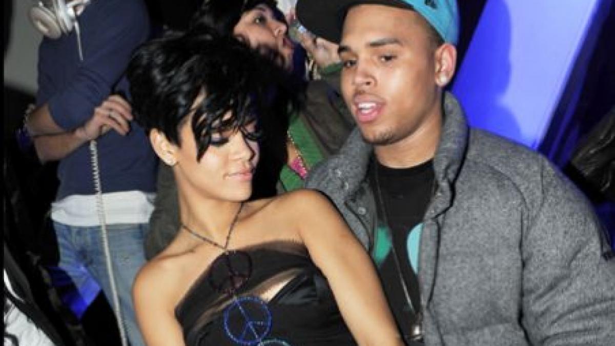 Chris Brown recunoaşte că este îndrăgostit de Rihanna