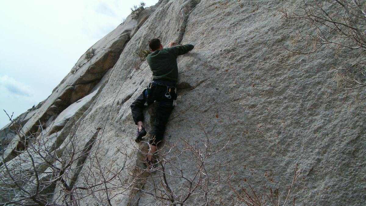 Imprudenţa l-a costat viaţa. Un alpinist din Predeal a murit după ce a căzut în gol, de pe munte