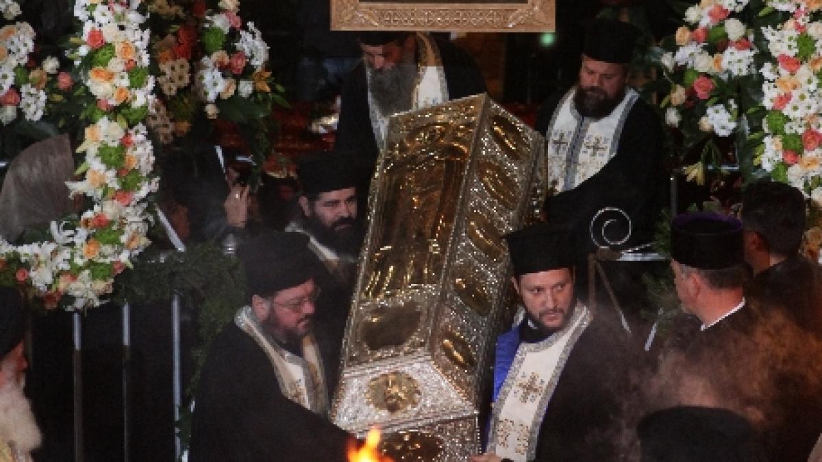 Un sobor de preoţi, în frunte cu Patriarhul Daniel, oficiază Sfânta Liturghie cu ocazia Cuvioasei Parascheva