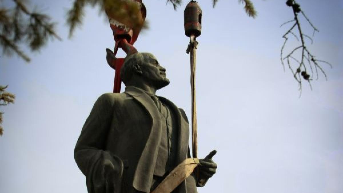 Mongolia spune adio trecutului. Ultima statuie a lui Lenin a fost eliminată